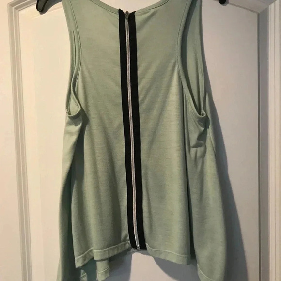 Green Top w/Zip Up Back - Picture 1 of 2